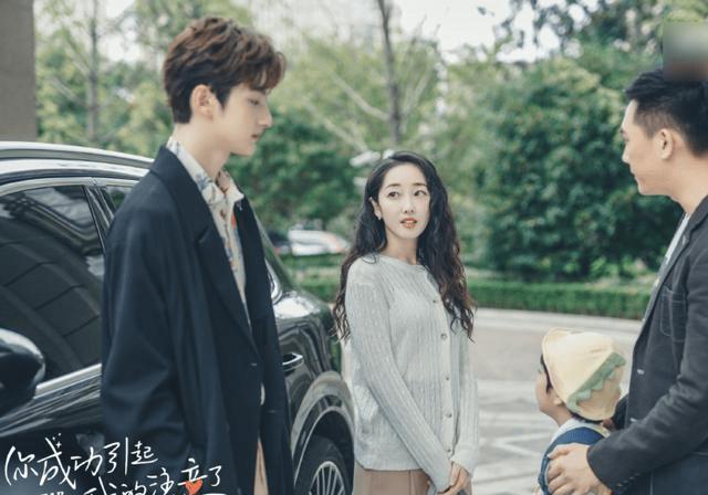 汽车钥匙 遥控锁突然失灵了 怎么回事呢？主要车子当天晚上没电了游戏画面